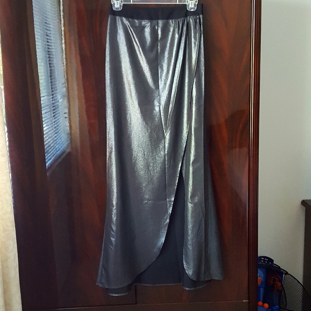 Express Long Flowing Skirt